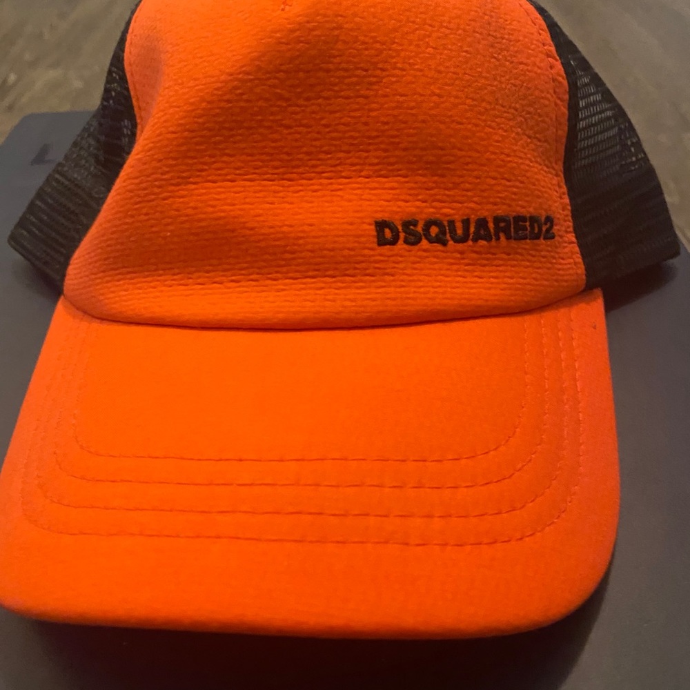 Mens DSquared hat.